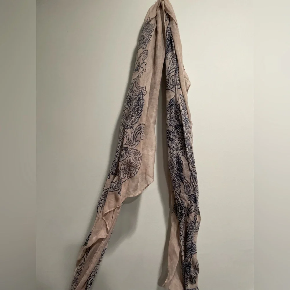 Paisley women's scarf blue and cream - Picture 2 of 2